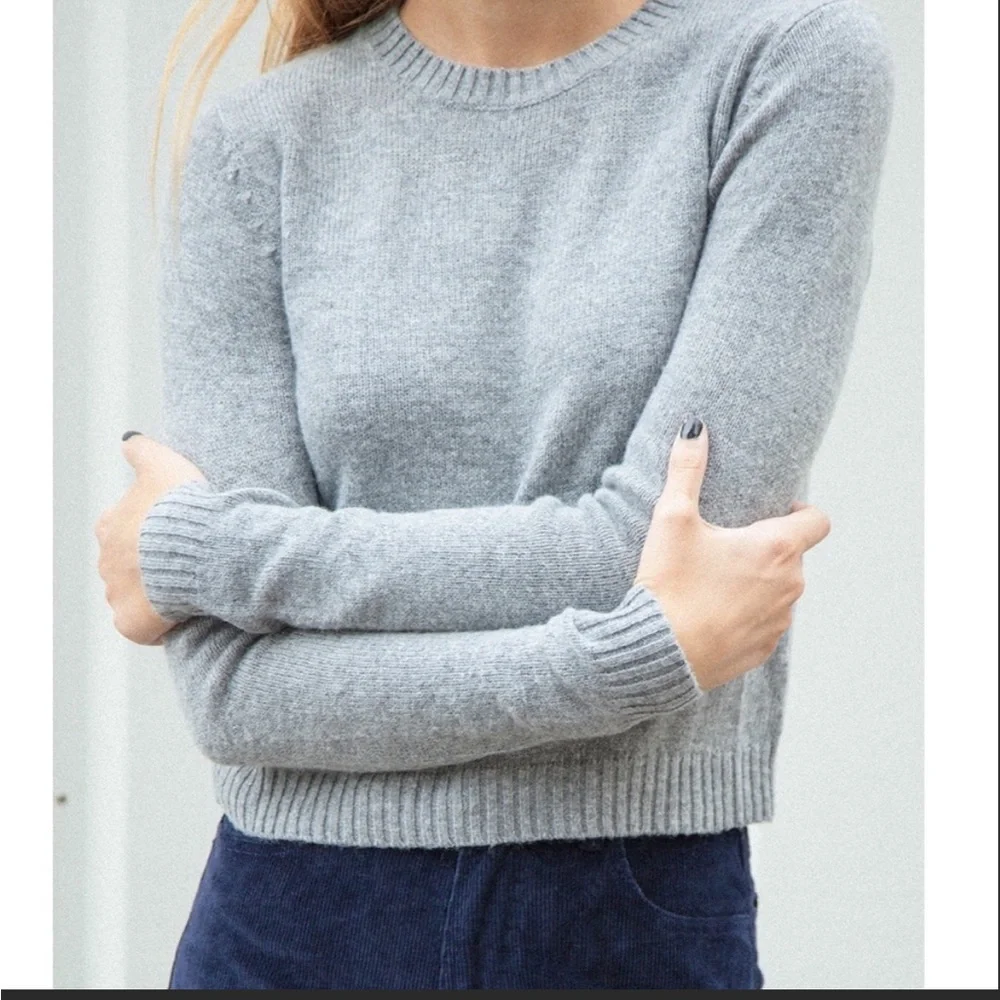 BRANDY MELVILLE Gray Gracie Pullover Sweater - Excellent Pre-Owned Condi…